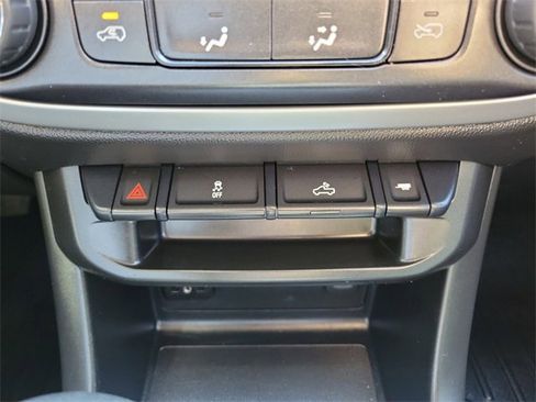 Used 2022 Chevrolet Colorado LT image 30