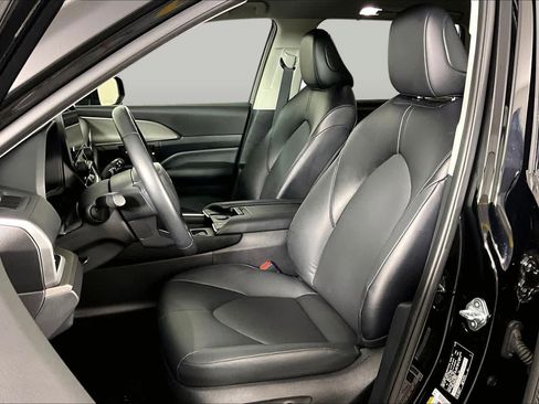 Used 2025 Toyota Grand Highlander FWD image 8