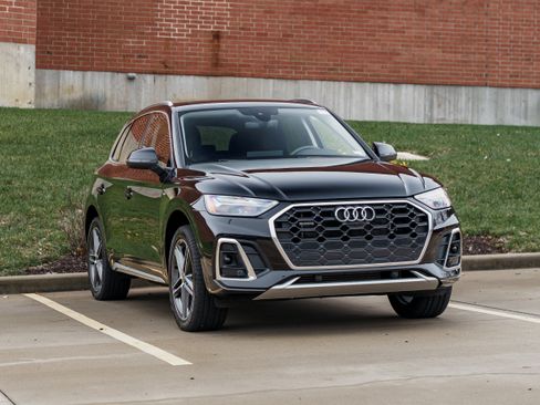 Used 2024 Audi Q5 e Premium Plus image 2