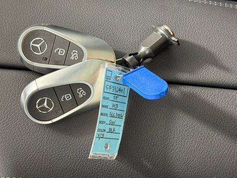 Used 2025 Mercedes-Benz GLC 300 image 24
