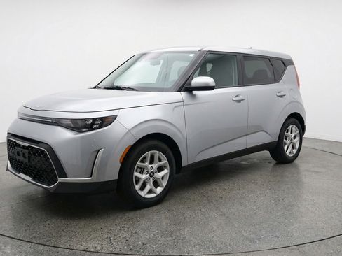 Used 2025 Kia Soul LX w/ LX Technology Package image 3