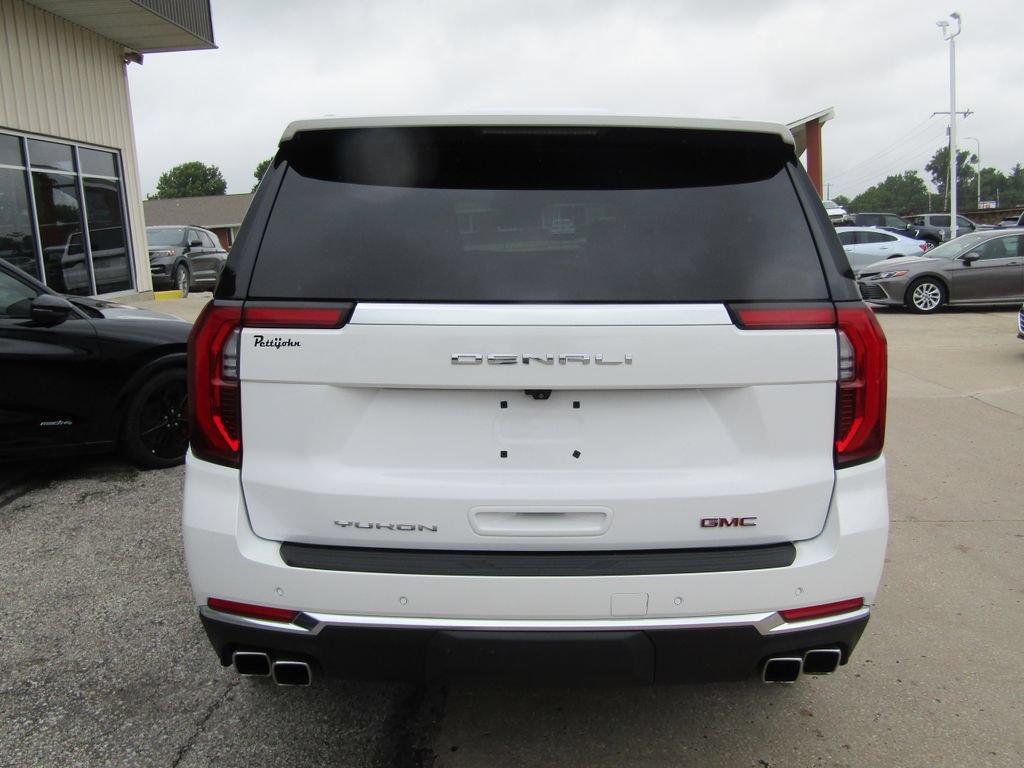 Used 2025 GMC Yukon Denali AWD/4WD image 4