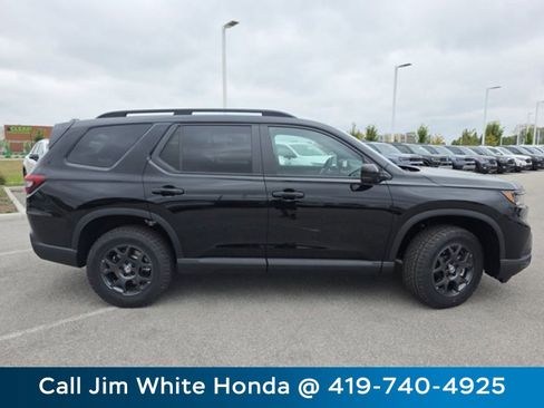Certified 2025 Honda Pilot TrailSport image 14