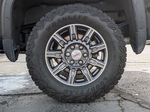 Used 2024 GMC Sierra 1500 AT4 w/ Technology Package AWD/4WD image 12