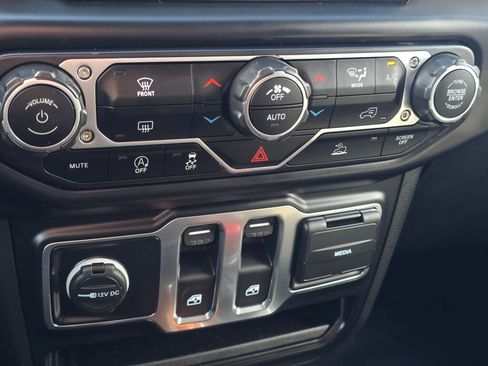 Used 2022 Jeep Wrangler Sport S image 44