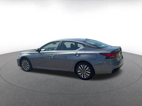 Used 2026 Nissan Altima 2.5 SV FWD image 8