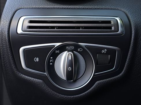 Used 2018 Mercedes-Benz C 300 Sedan image 24