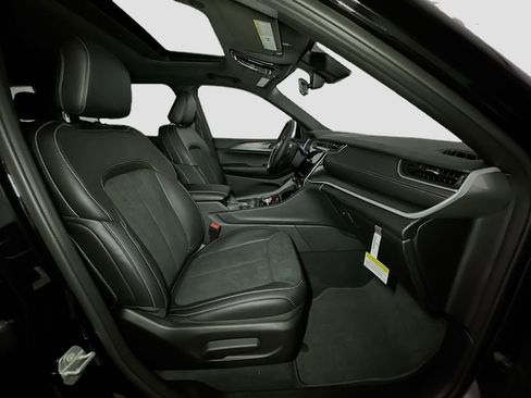 New 2025 Jeep Grand Cherokee L Altitude AWD/4WD image 34