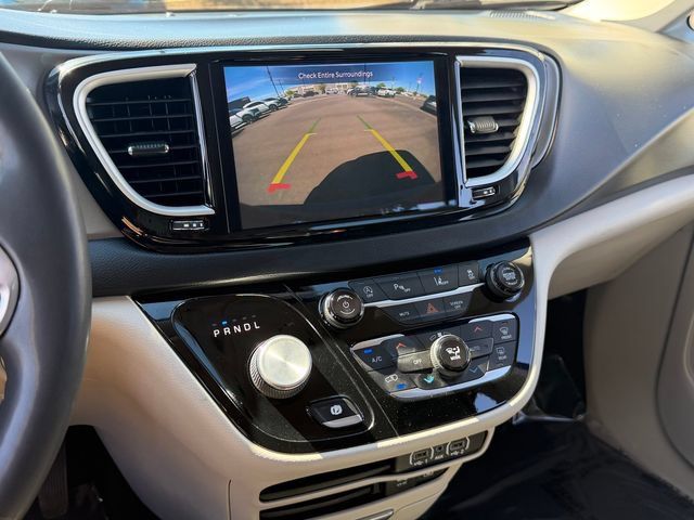 Used 2022 Chrysler Pacifica Touring-L FWD image 18