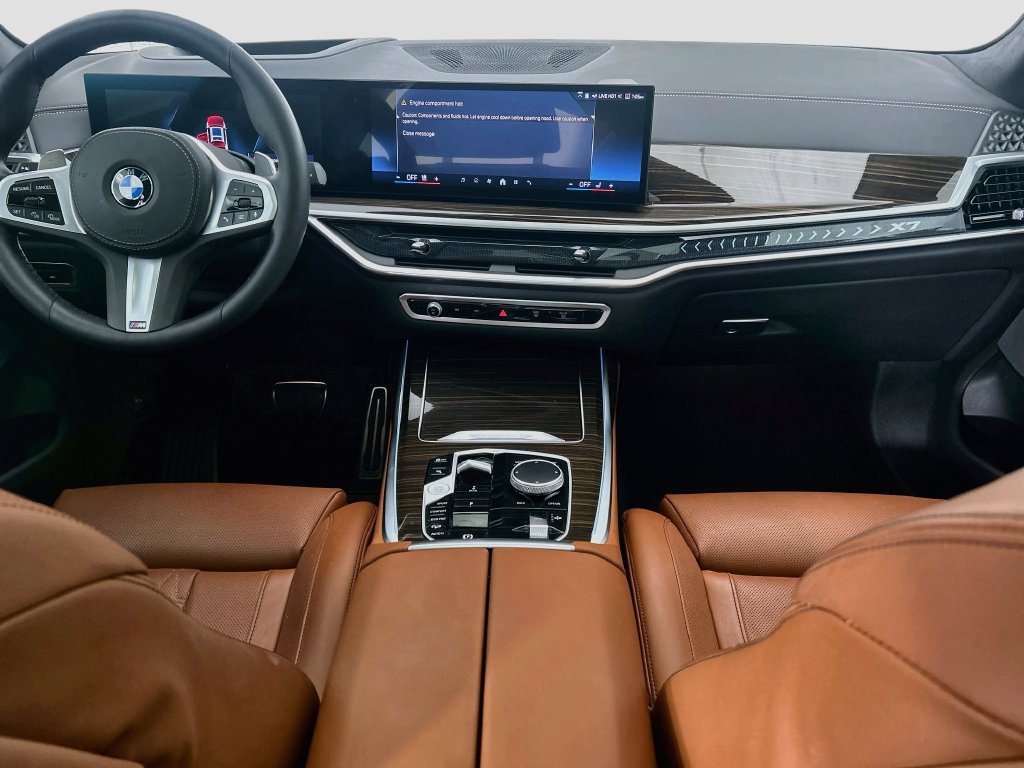 Certified 2025 BMW X7 xDrive40i w/ M Sport Package AWD/4WD image 13