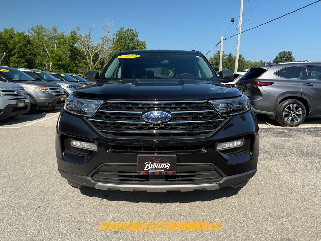 Used 2023 Ford Explorer XLT w/ Equipment Group 202A AWD/4WD image 2