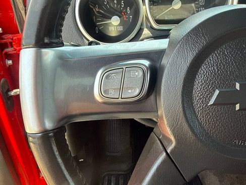 Used 2004 Chevrolet SSR w/ Preferred Equipment Group RWD image 10