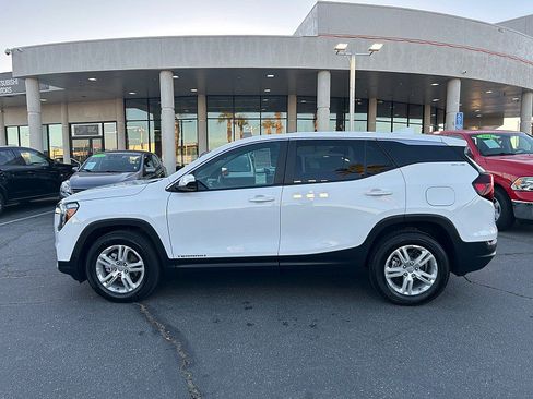 Used 2024 GMC Terrain SLE image 70