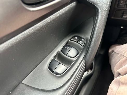 Used 2020 Nissan Rogue Sport S image 36