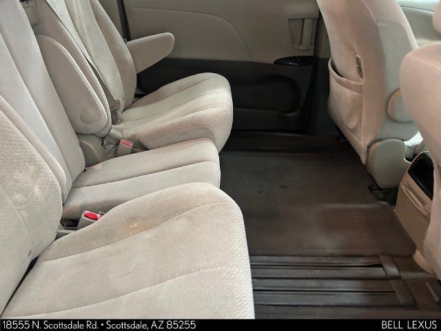 Used 2013 Toyota Sienna LE w/ Towing Pkg FWD image 14