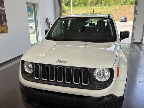 Used 2018 Jeep Renegade Sport w/ Power & Air Group FWD image 8