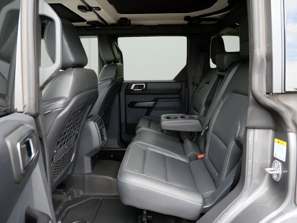 Used 2025 Ford Bronco Badlands AWD/4WD image 11