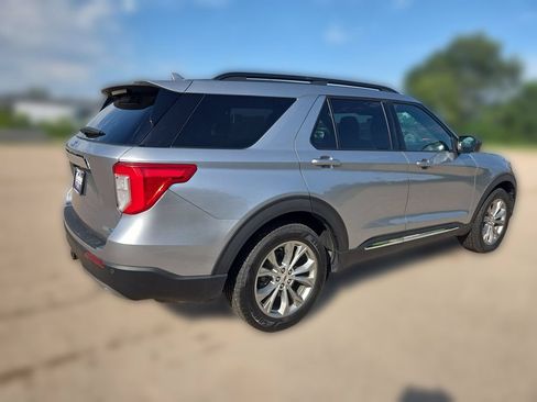 Used 2020 Ford Explorer XLT w/ Equipment Group 202A AWD/4WD image 14