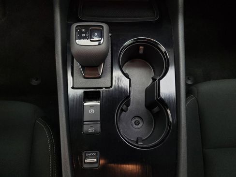 Used 2024 Nissan Rogue S image 26