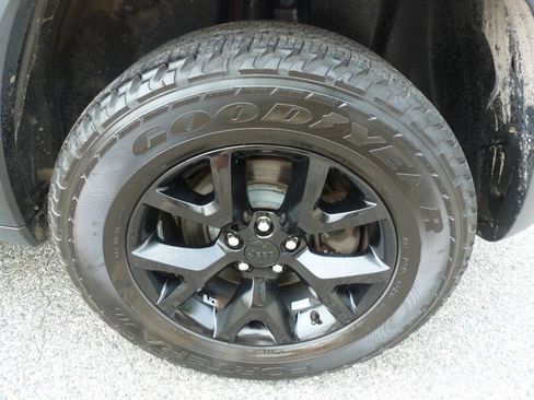 Used 2014 Jeep Cherokee Trailhawk w/ Comfort/Convenience Group AWD/4WD image 18