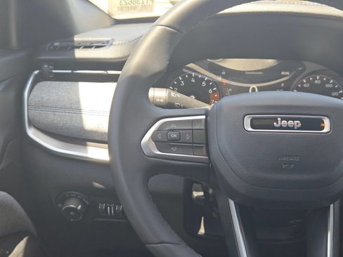 Used 2024 Jeep Compass Latitude AWD/4WD image 19