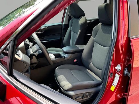 Certified 2023 Toyota RAV4 XLE w/ Convenience Package FWD image 8