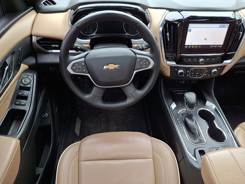 Used 2023 Chevrolet Traverse Premier image 12