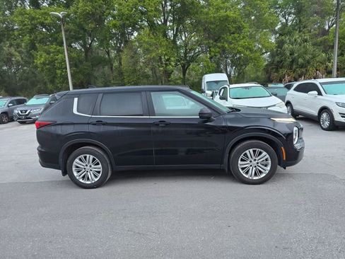 Used 2023 Mitsubishi Outlander ES image 3