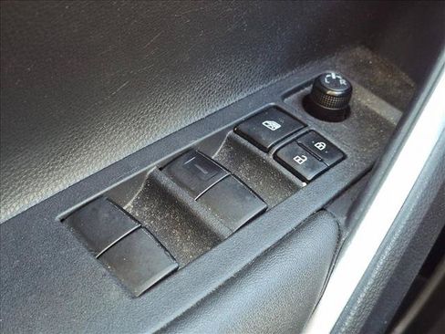 Used 2023 Toyota Corolla Cross XLE w/ Convenience Package FWD image 12