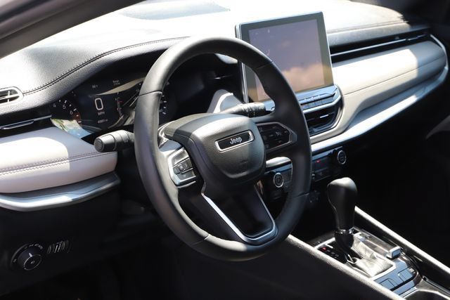 Used 2025 Jeep Compass Limited AWD/4WD image 12