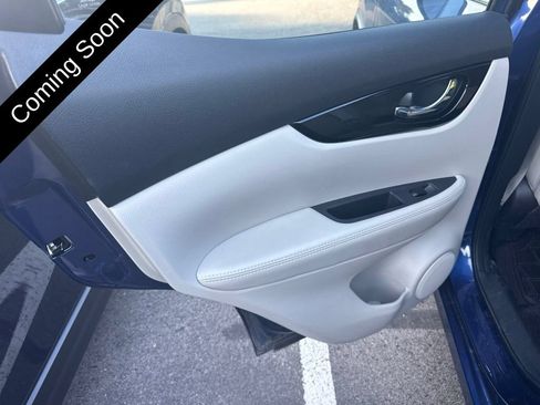 Used 2022 Nissan Rogue Sport SV w/ Technology Package AWD/4WD image 8