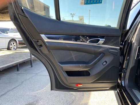 Used 2016 Porsche Panamera image 17