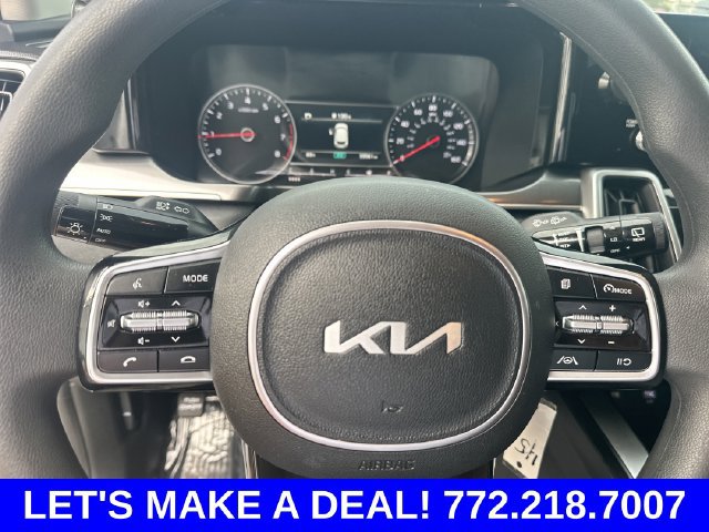 Used 2023 Kia Sorento LX FWD image 16