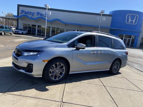 New 2026 Honda Odyssey Touring image 5