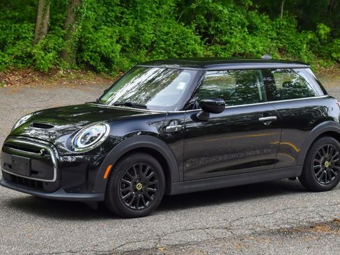Used 2024 MINI Cooper SE FWD image 3
