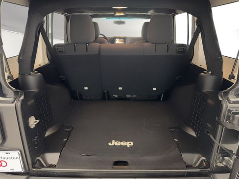 Used 2017 Jeep Wrangler Unlimited Sport w/ Quick Order Package 24S AWD/4WD image 13