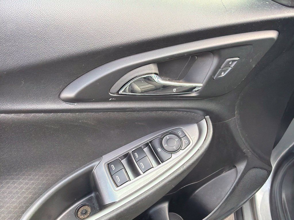 Used 2025 Chevrolet Malibu LT FWD image 13