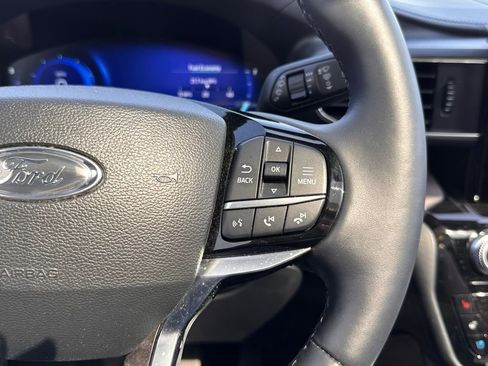 Used 2023 Ford Explorer Platinum w/ Technology Package image 30