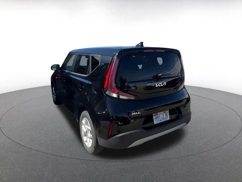 Used 2025 Kia Soul LX w/ LX Technology Package FWD image 11