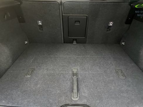Used 2025 Volvo XC40 B5 Plus AWD/4WD image 30
