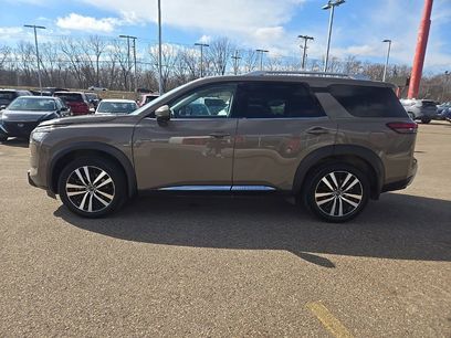 Used 2024 Nissan Pathfinder Platinum w/ Cargo Package