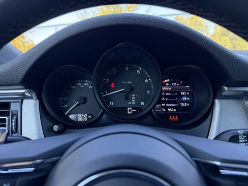 Certified 2025 Porsche Macan image 16