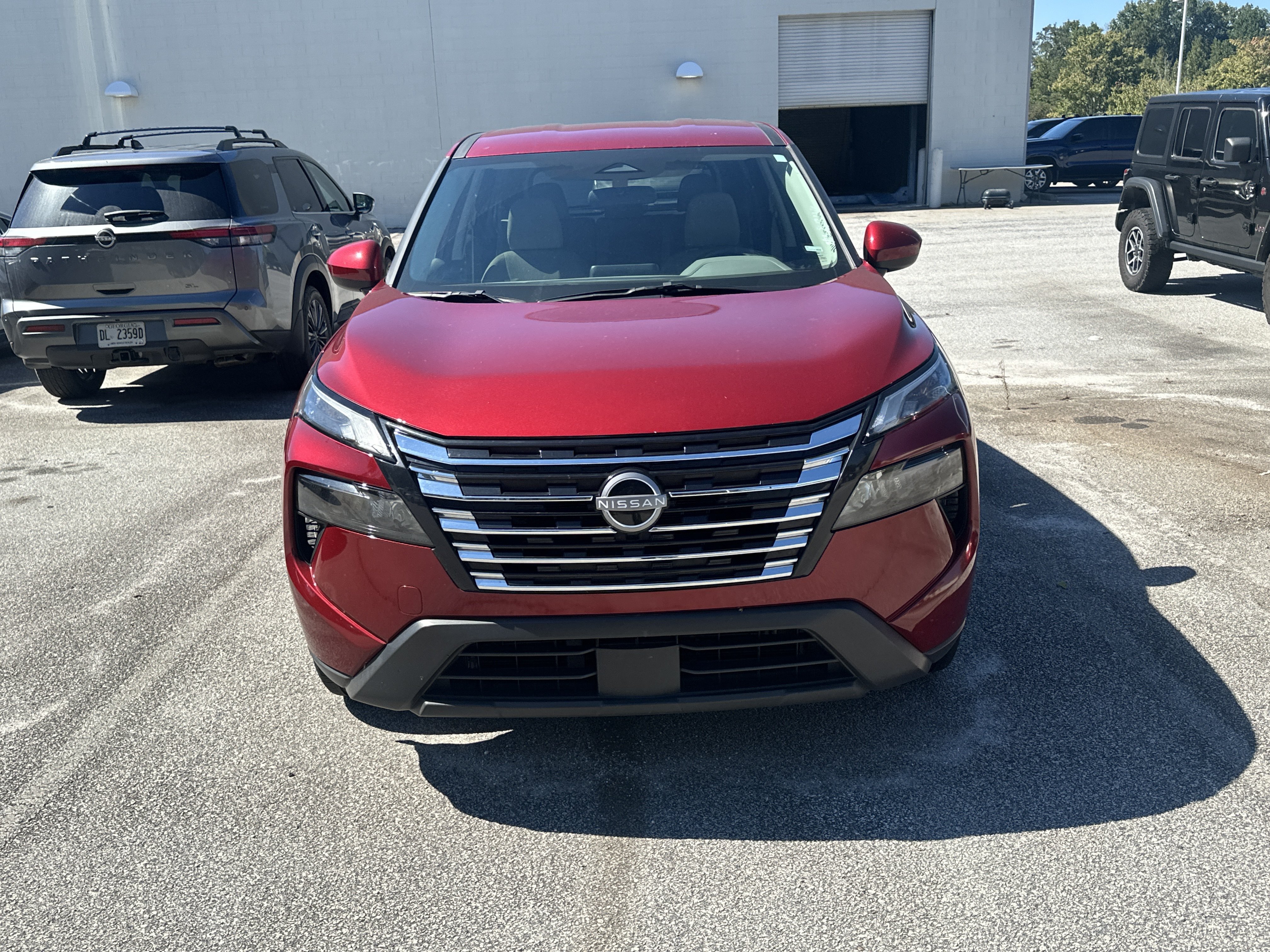 Used 2025 Nissan Rogue SV FWD image 2