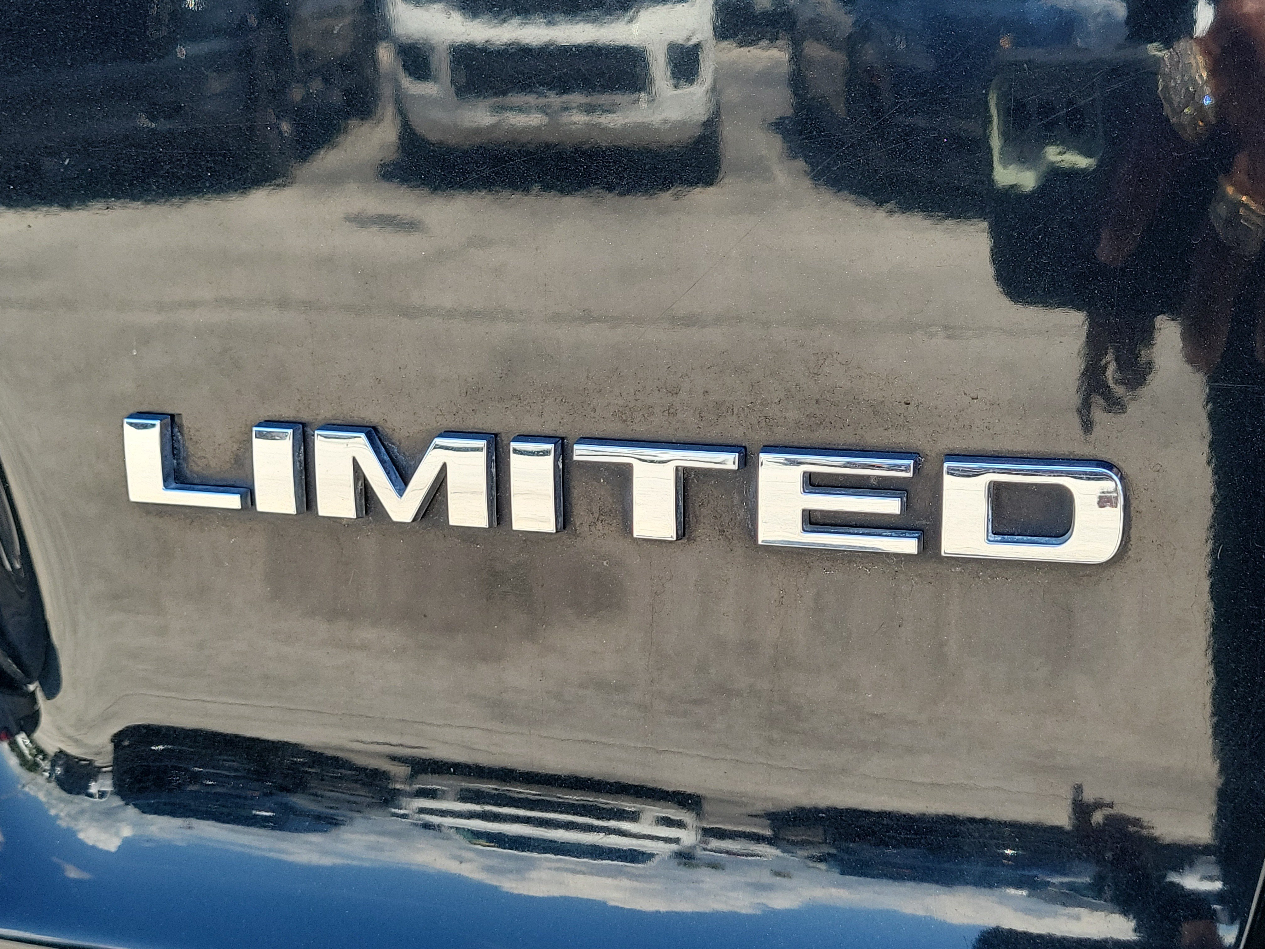 Used 2019 Jeep Cherokee Limited FWD image 9