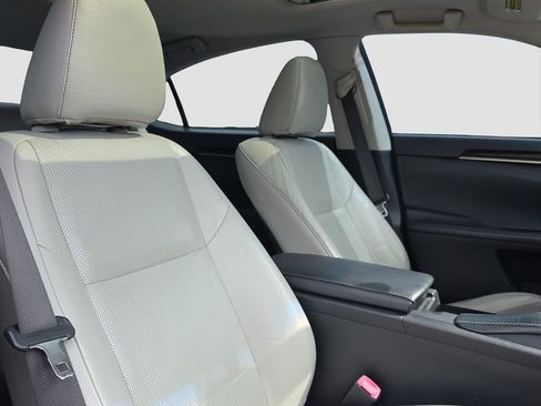 Used 2013 Lexus ES 350 w/ Luxury Pkg FWD image 20