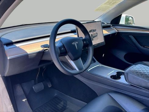 Used 2022 Tesla Model Y Long Range AWD/4WD image 18