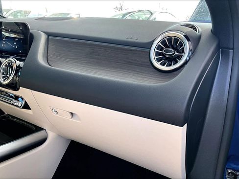 Used 2025 Mercedes-Benz GLA 250 image 19