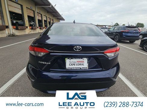 Used 2021 Toyota Corolla LE FWD image 2