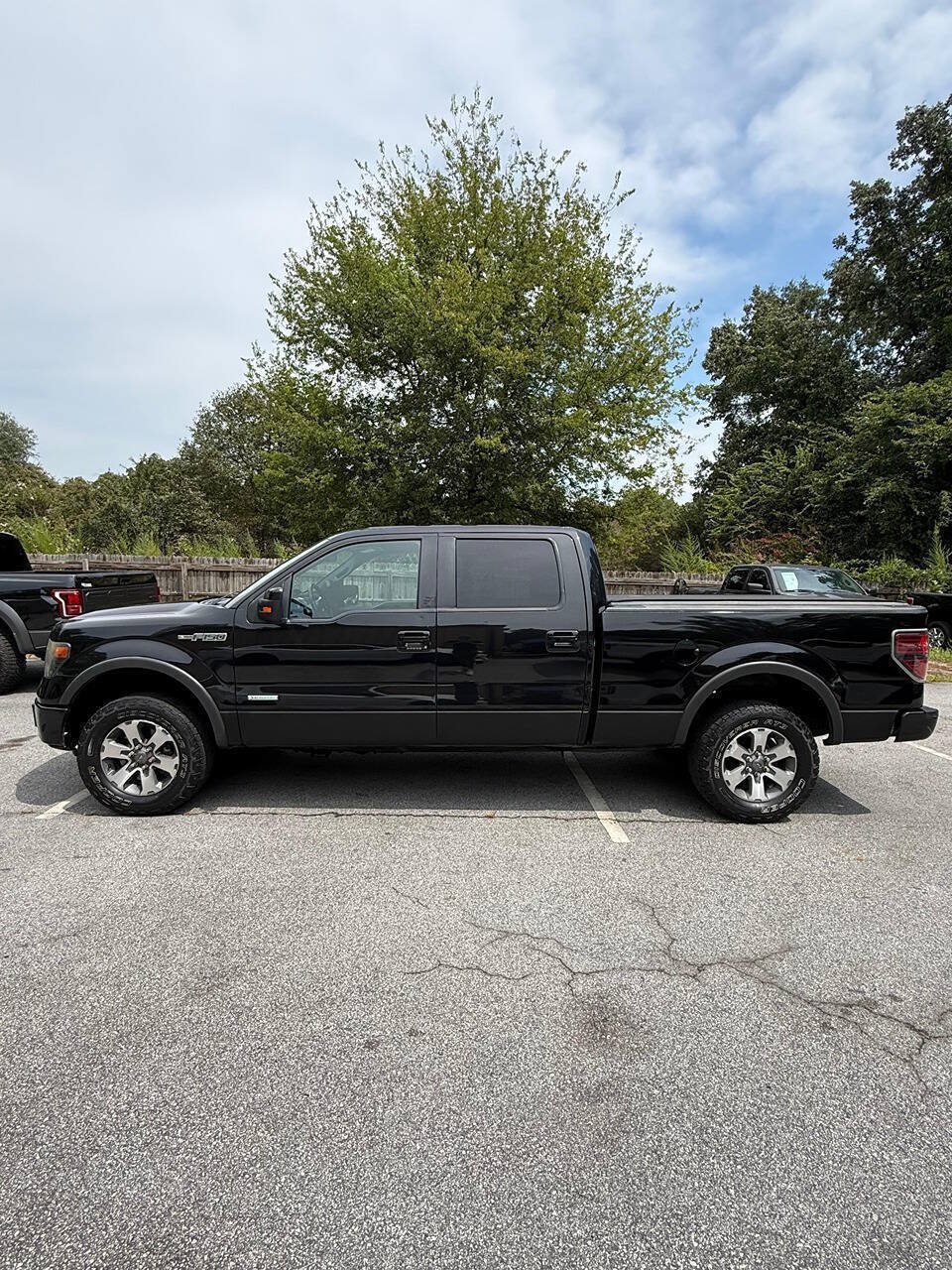 Used 2014 Ford F150 FX4 w/ Equipment Group 402A Luxury AWD/4WD image 2