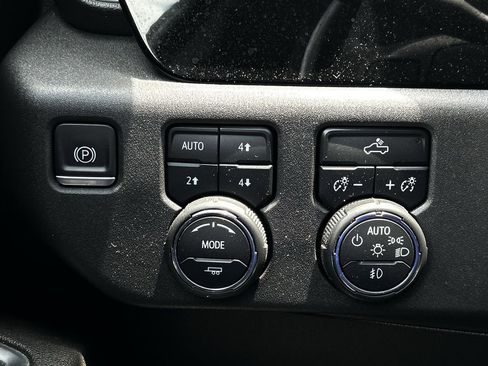 Used 2022 Chevrolet Silverado 1500 LT Trail Boss w/ Protection Package AWD/4WD image 26